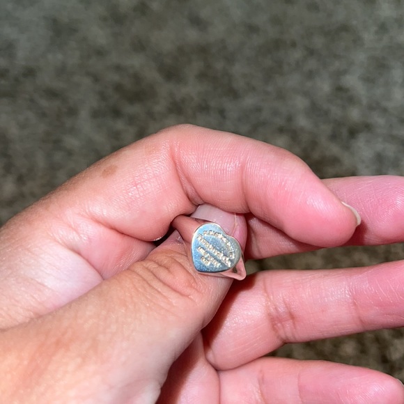 Return to Tiffany Heart signet rin *Authentic* - Picture 2 of 4